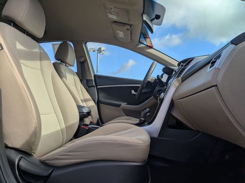 Used 2015 Hyundai Elantra GT image 11