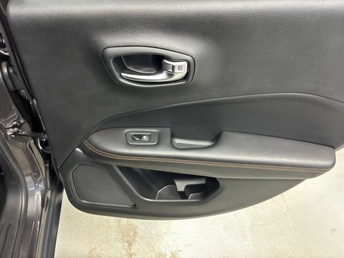 Used 2019 Jeep Compass Limited w/ Premium Lighting Group image 11