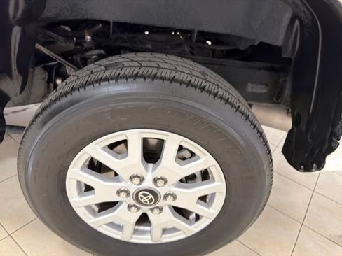 Used 2025 Toyota Tacoma SR5 AWD/4WD image 27