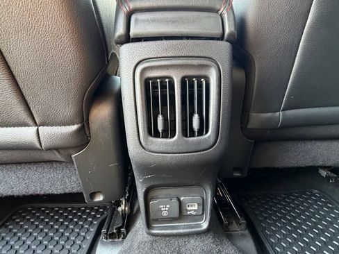 Used 2018 Jeep Compass Trailhawk w/ Popular Equipment Group AWD/4WD image 38