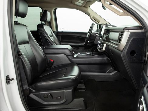 Used 2024 Ford Expedition XLT image 21