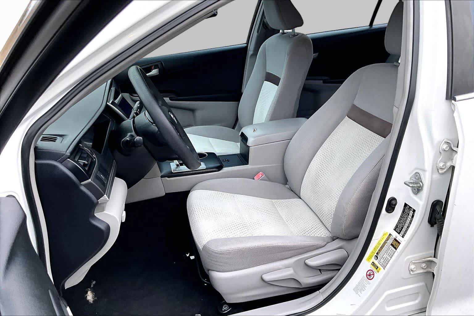 Used 2012 Toyota Camry LE FWD image 10