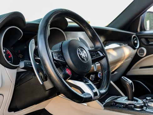 Used 2020 Alfa Romeo Stelvio Quadrifoglio w/ Nero Edizone Quadrifoglio image 17