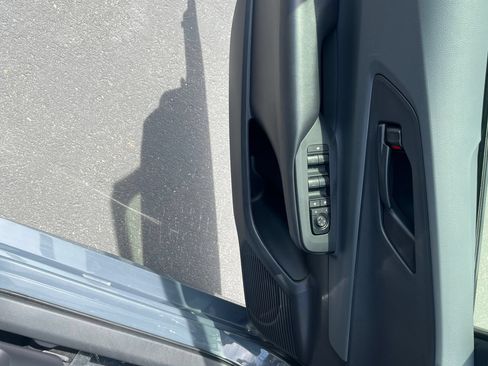 Used 2024 Toyota Prius LE FWD image 10