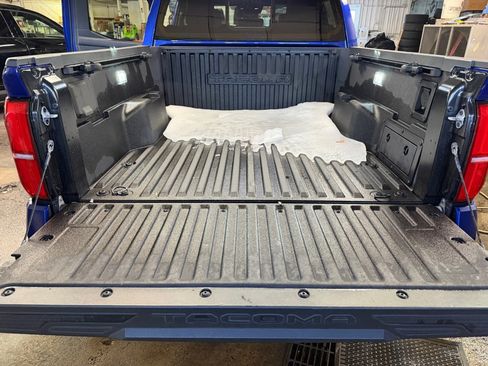 Used 2024 Toyota Tacoma TRD Off-Road w/ TRD Off Road Upgrade Package image 18