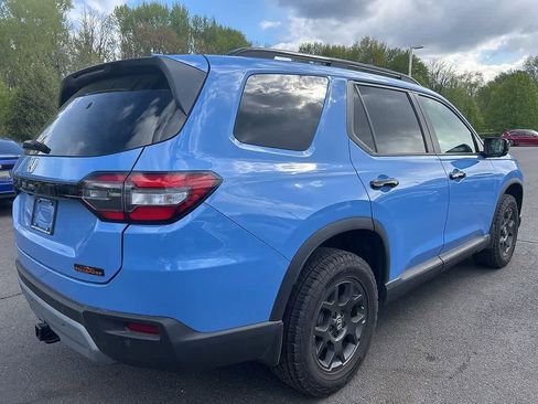 Used 2025 Honda Pilot TrailSport image 4