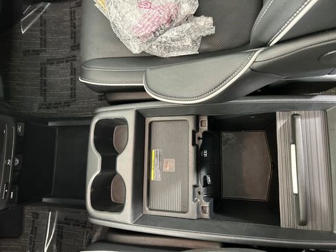 Used 2024 Honda Odyssey Elite image 13