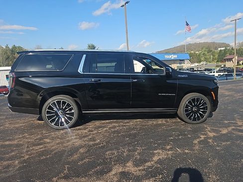 New 2026 Chevrolet Suburban High Country AWD/4WD image 6