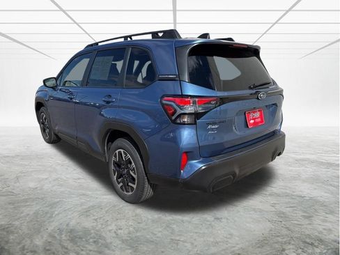 Used 2025 Subaru Forester Premium AWD/4WD image 3