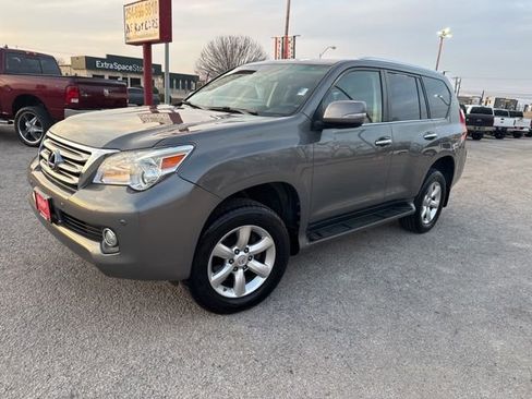 Used 2011 Lexus GX 460 w/ Comfort Plus Pkg image 3