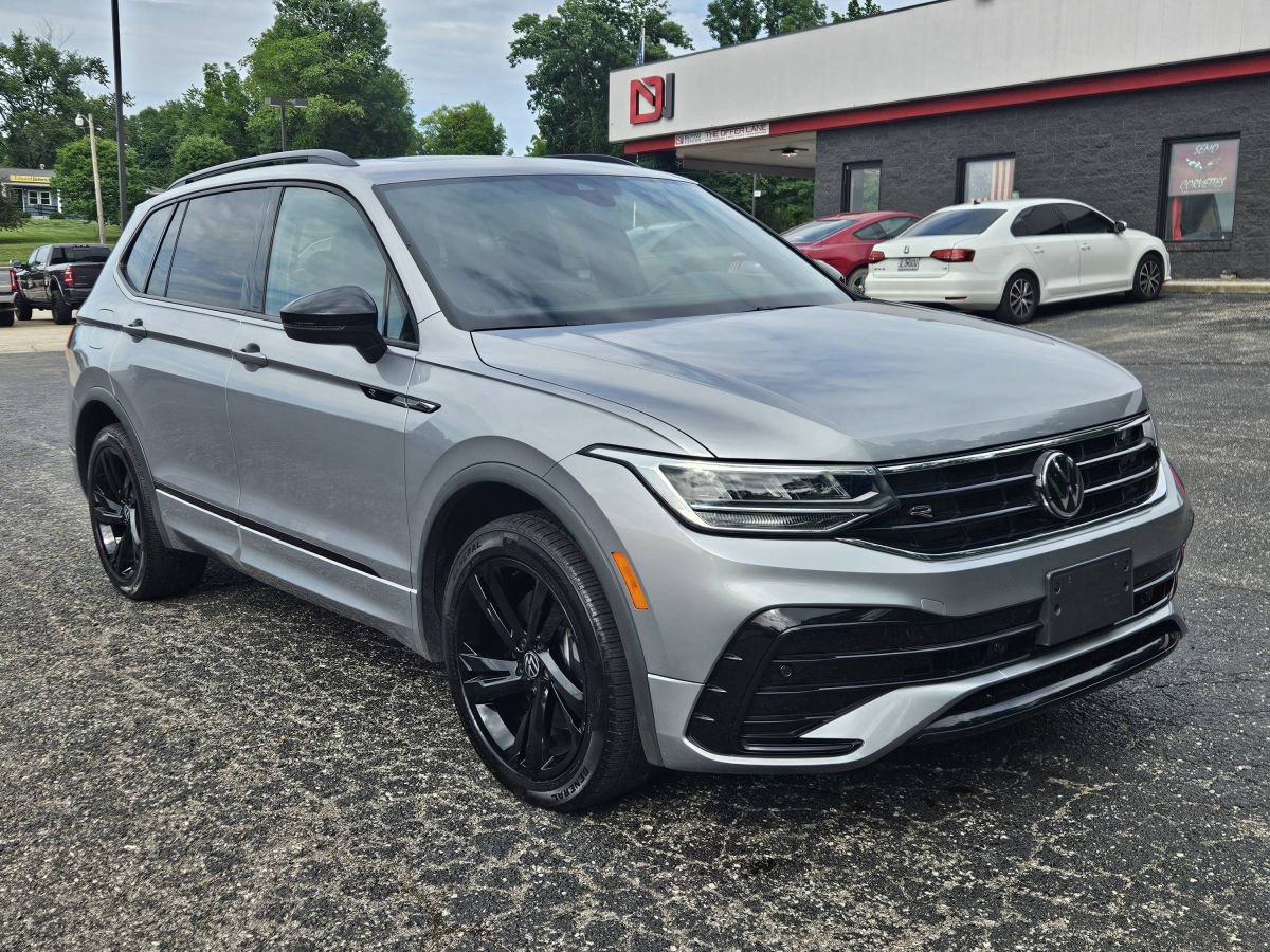 Used 2023 Volkswagen Tiguan SE R-Line FWD image 2