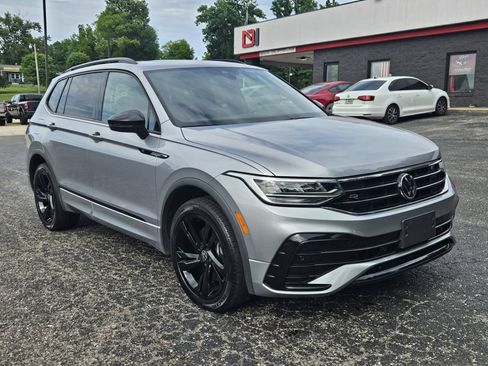 Used 2023 Volkswagen Tiguan SE R-Line FWD image 2
