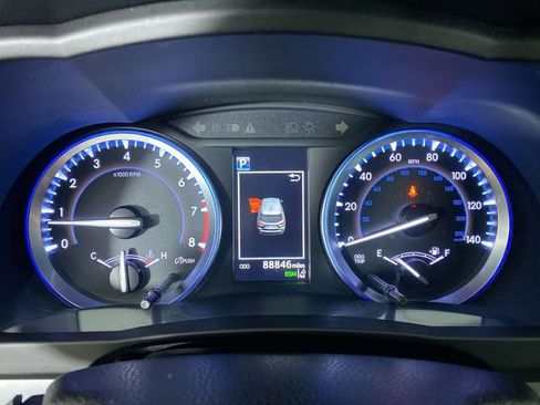 Used 2017 Toyota Highlander XLE image 17