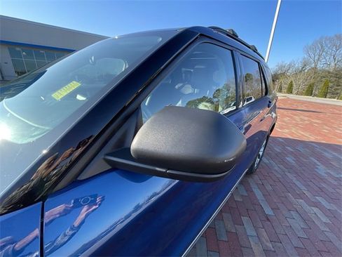 Used 2023 Ford Explorer XLT w/ Equipment Group 202A image 7