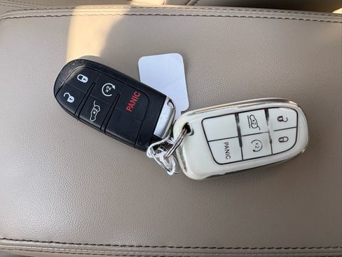Used 2016 Jeep Grand Cherokee Limited AWD/4WD image 16