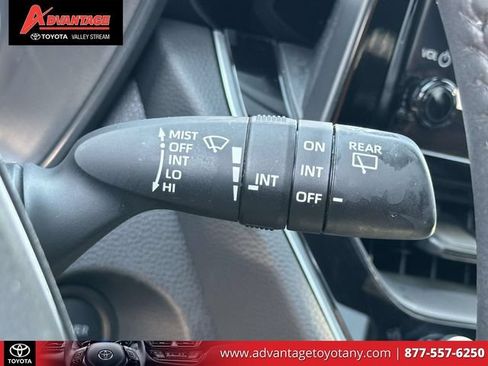 Used 2024 Toyota Corolla Cross AWD Hybrid w/ Moonroof Package image 27