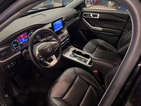 Used 2023 Ford Explorer XLT w/ Equipment Group 202A image 11