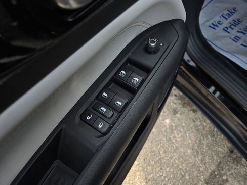 Used 2024 Jeep Compass Limited image 13