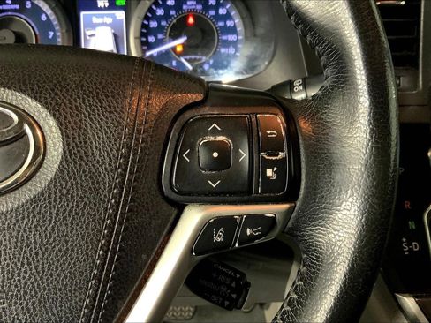 Used 2020 Toyota Sienna XLE FWD image 19