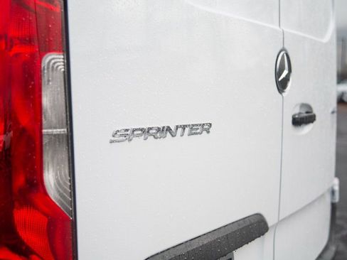 Used 2025 Mercedes-Benz Sprinter 4500 image 16