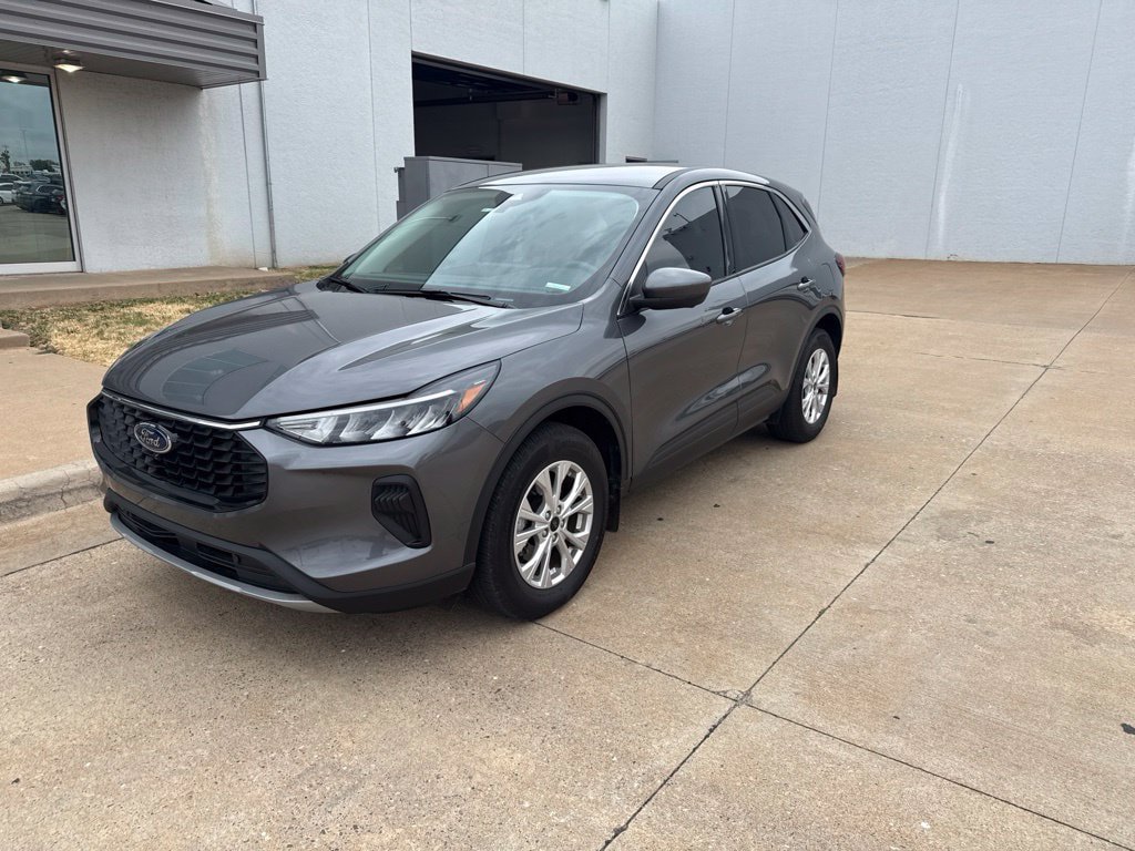 Used 2023 Ford Escape Active w/ Tech Pack #2 AWD/4WD image 3
