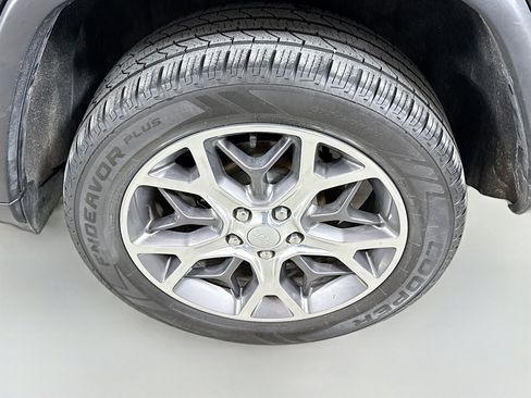 Used 2020 Jeep Grand Cherokee Limited image 30