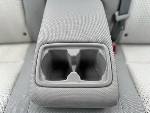 Used 2012 Toyota Camry L image 34