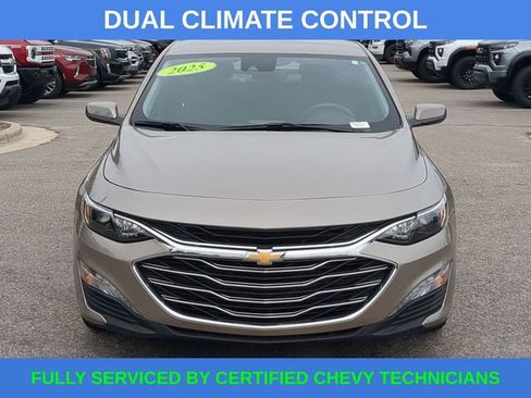 Used 2025 Chevrolet Malibu LT image 12