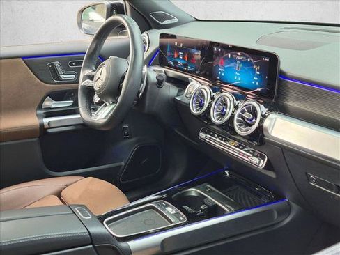 Used 2025 Mercedes-Benz GLB 35 AMG 4MATIC image 19