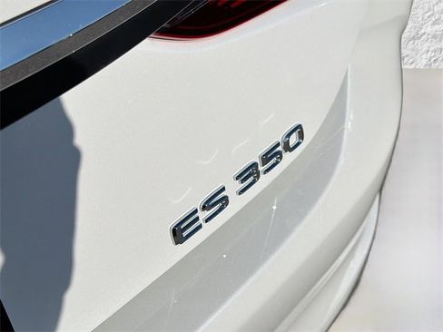 New 2025 Lexus ES 350 Ultra Luxury image 11