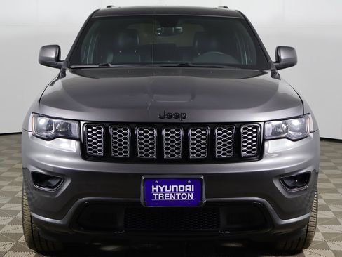 Used 2018 Jeep Grand Cherokee Altitude image 10
