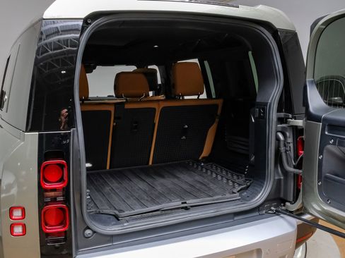 Used 2023 Land Rover Defender 110 SE image 57