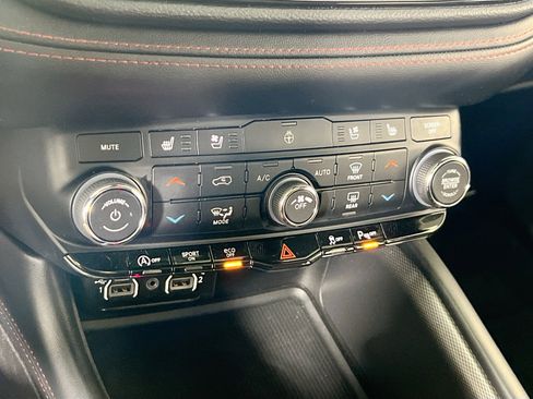 Used 2023 Dodge Durango GT image 16