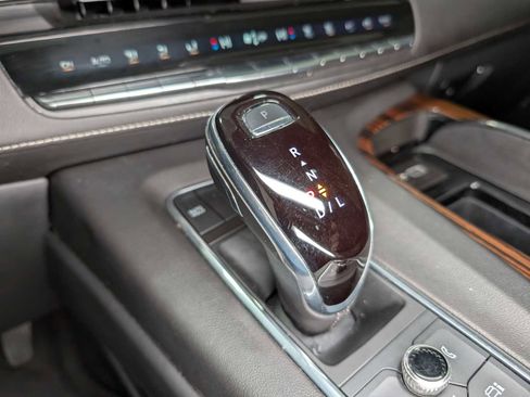 Used 2021 Cadillac Escalade Premium Luxury image 36