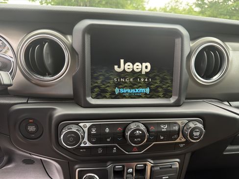 Used 2023 Jeep Wrangler Unlimited Rubicon w/ Steel Bumper Group AWD/4WD image 17