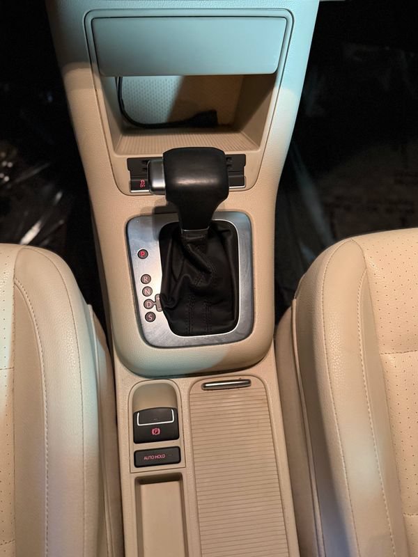Used 2010 Volkswagen Tiguan Wolfsburg Edition FWD image 20