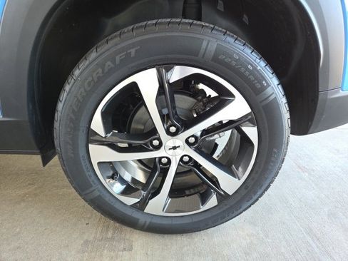 Used 2024 Chevrolet Trax RS w/ Sunroof Package image 58