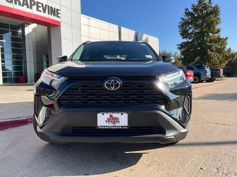 Used 2025 Toyota RAV4 XLE image 4