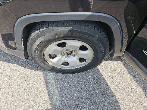 Used 2014 Jeep Cherokee Sport image 13