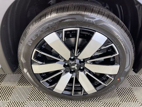 New 2025 Mitsubishi Outlander SE image 39