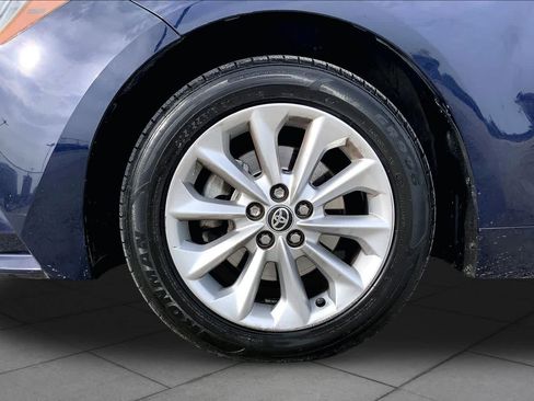 Used 2022 Toyota Corolla LE w/ LE Convenience Package FWD image 11