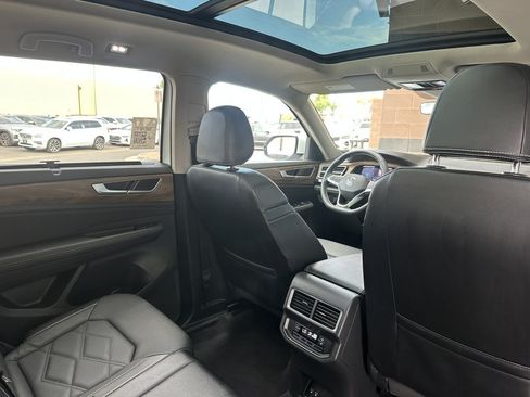 Used 2024 Volkswagen Atlas SE w/ Panoramic Sunroof Package FWD image 33