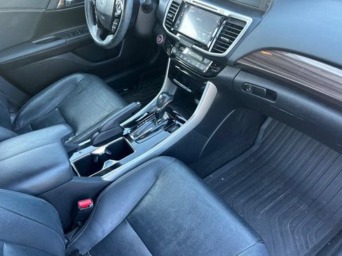 Used 2017 Honda Accord Touring image 18