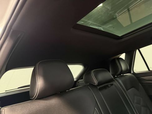 Used 2024 Volkswagen Atlas Cross Sport SE w/ Panoramic Sunroof Package AWD/4WD image 15