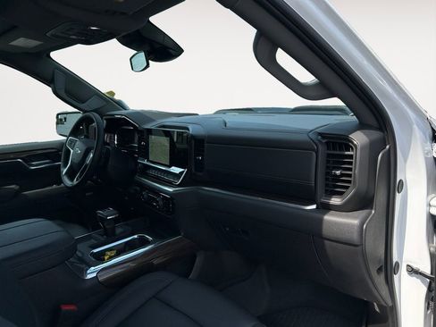 Used 2025 Chevrolet Silverado 1500 LT Trail Boss w/ Convenience Package II AWD/4WD image 27