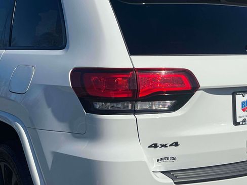 Used 2018 Jeep Grand Cherokee Altitude image 8