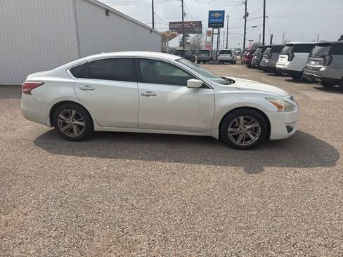 Used 2015 Nissan Altima 2.5 SV image 5
