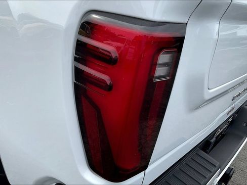 Used 2025 GMC Sierra 2500 Denali w/ Technology Package AWD/4WD image 24