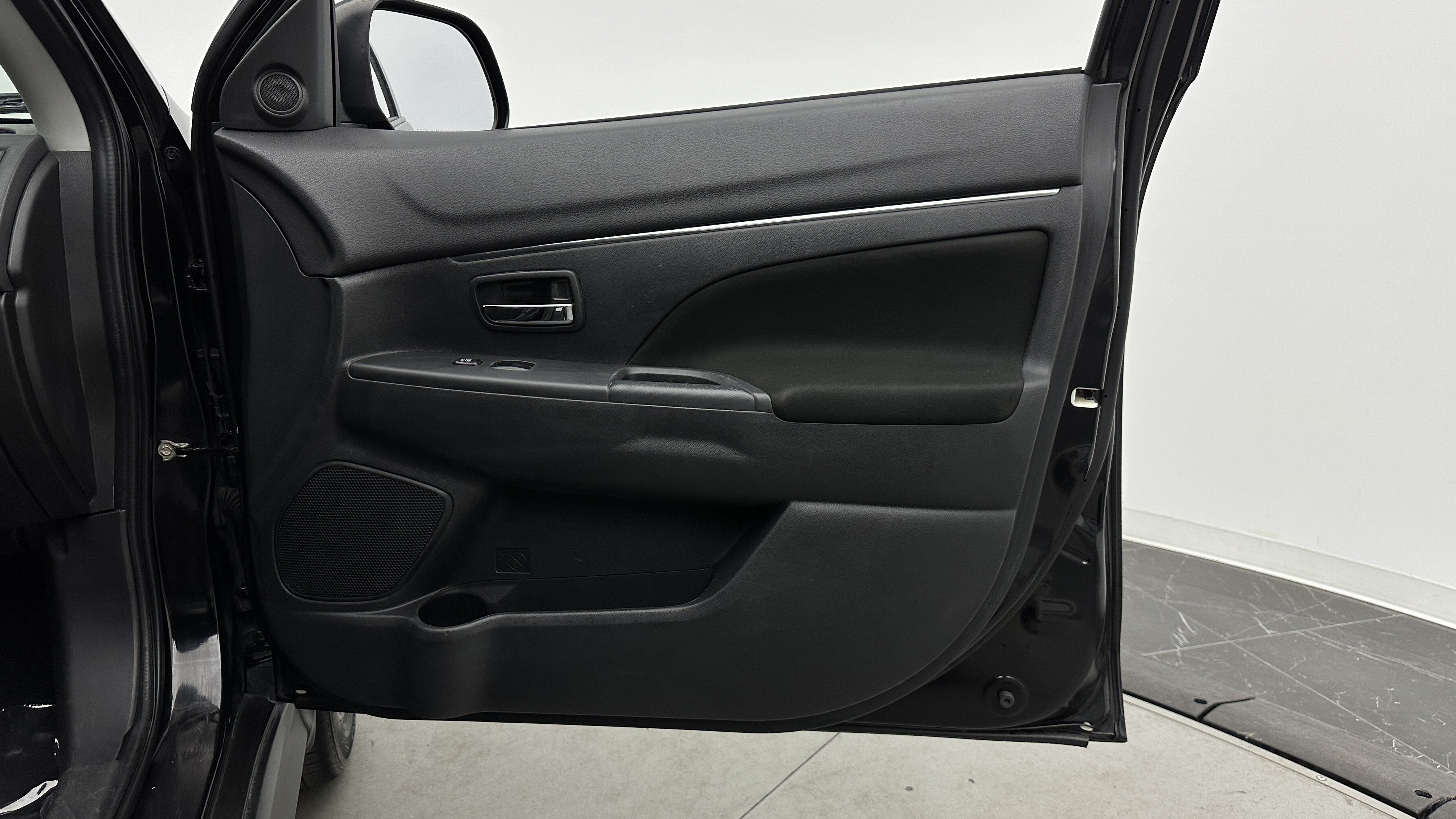 Used 2023 Mitsubishi Outlander Sport AWD image 32