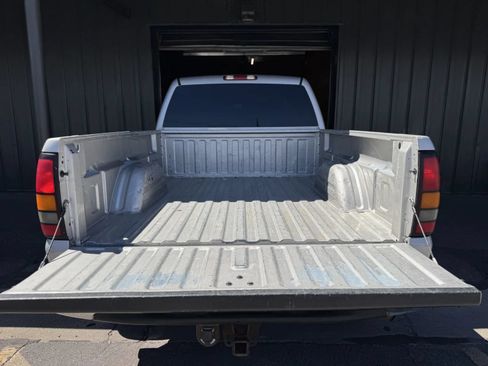 Used 2005 GMC Sierra 2500 SLE w/ Skid Plate Package AWD/4WD image 14